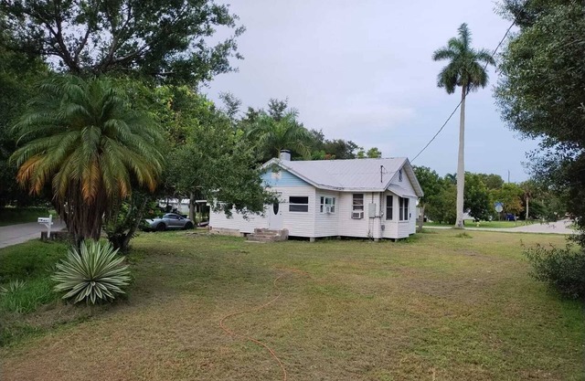 Charming Vintage Honeymoon Cottage