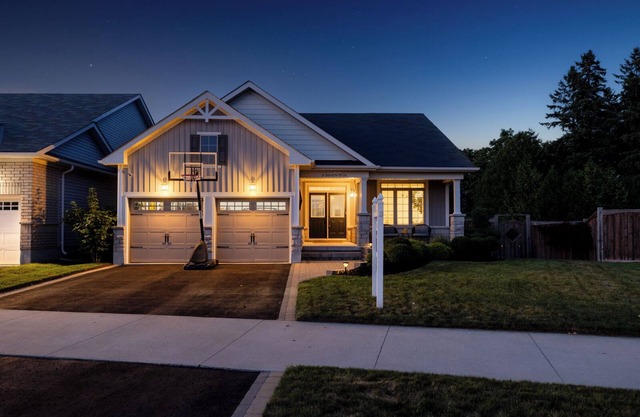 Charming walk out basement fitness room, hot tub in enchanting Port Hope