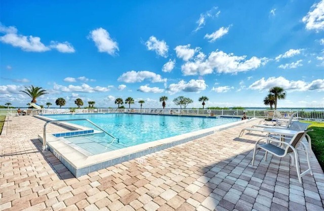 Charming Waterfront Resort Vacation