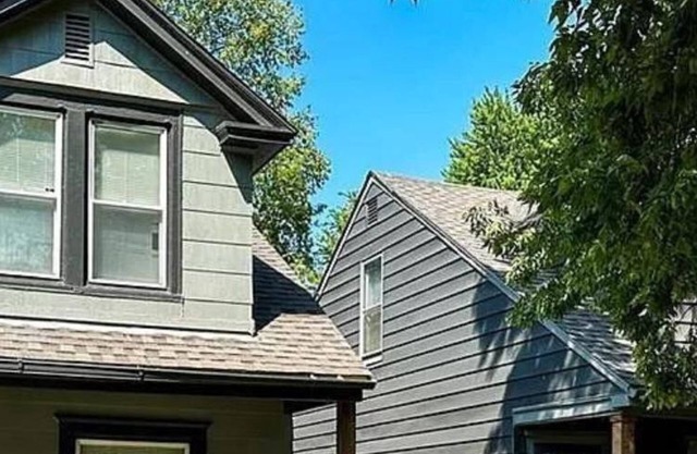 Charming Westport Bungalow: Walk to Dining, Shopping & KU Med!
