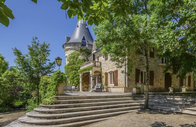 Chateau Camelot - Ten Bedroom Castle, Sleeps 20