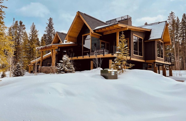 Chateau Breck: Spacious 4BR townhome in Breckenridge with stunning mountain views! New Listing!