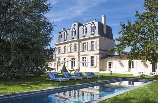 Chateau Calinotte - Four Bedroom Villa, Sleeps 8