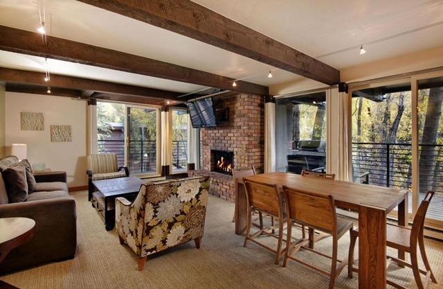Chateau Roaring Fork Unit 3, Condo with Deck and River Views, 4 Blocks from Downtown Aspen