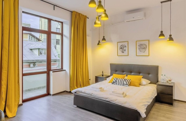 Château Upscale King Suite with Balcony