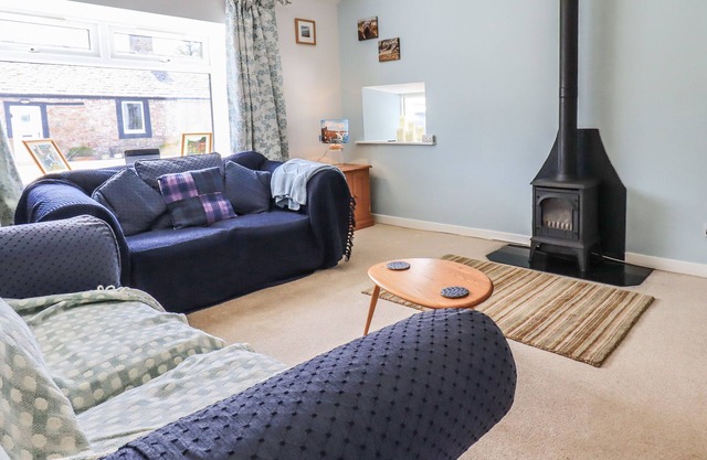 CHATELHERAULT, pet friendly, character holiday cottage in Ruthwell