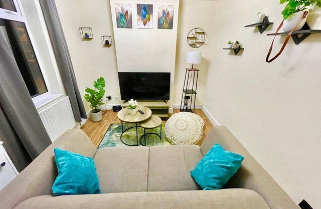 Chatham Home - Sleeps 6 - Close to Station - Wifi