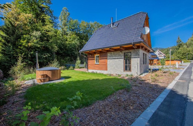Chatička u řeky - Kouty nad Desnou