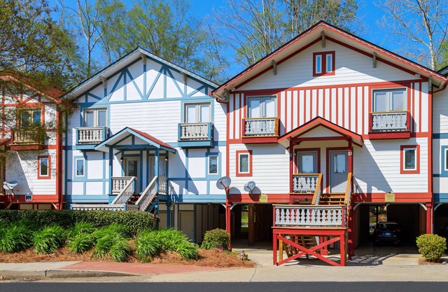 Chattahoochee Breeze - Riverfront Condo w/2 Decks Overlooking River in Downtown