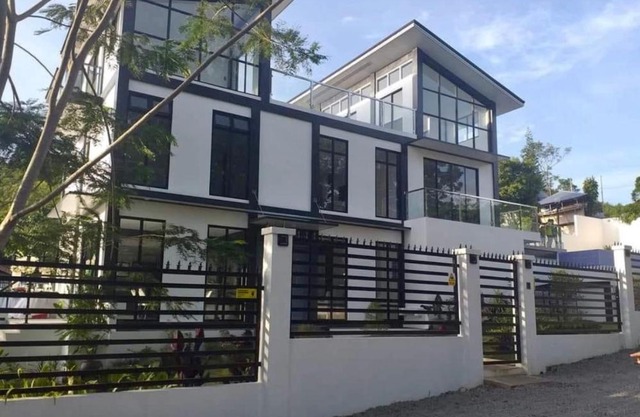 Check out this beautiful 5 bed villa with pool!