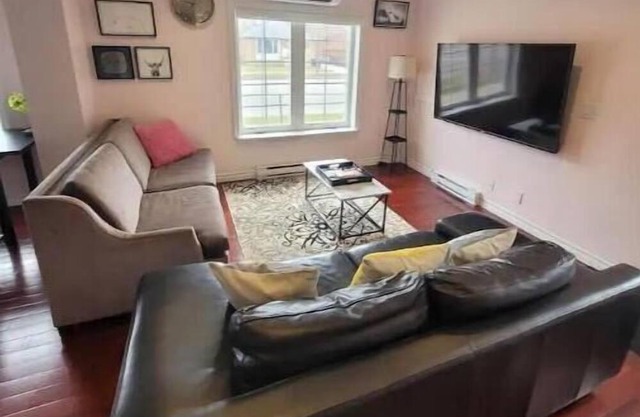 Cheerful 1 bedroom house in Toronto.