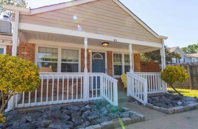 Cheerful 2 Bedroom Home near Virginia Wesleyan
