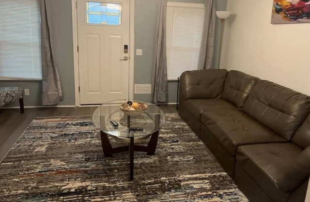 Cheerful 2 bedroom, fireplace, office and laundry