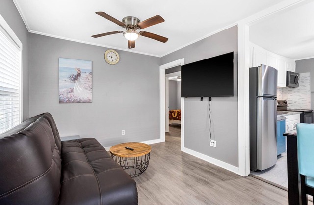 Cheerful 2BR - Patio - Backyard - Near Clearwater Beach