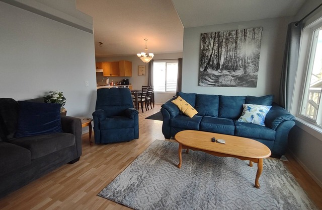 Cheerful 3 Bedroom Home - Fully Stocked, Clean & Pet Friendly!