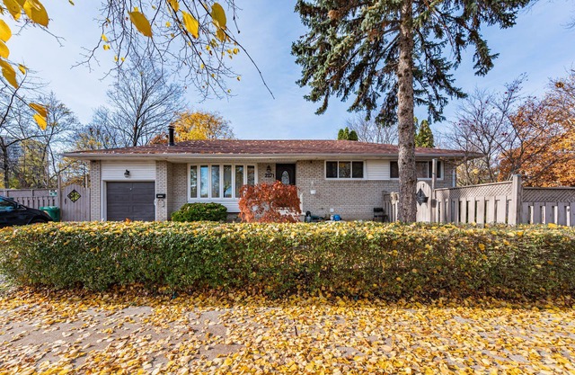 CHEERFUL 3 BEDROOM - 2 BATH HOUSE FREE PARKING