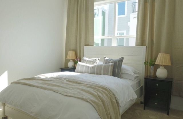 Cheerful 3 Bedroom home in the heart of Midtown!