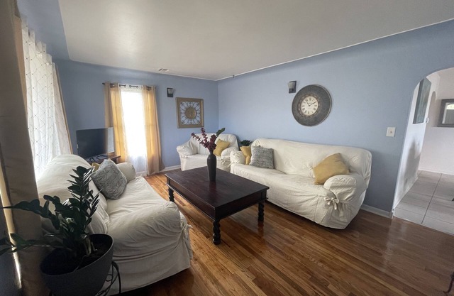 Cheerful 3-bedroom home centrally located