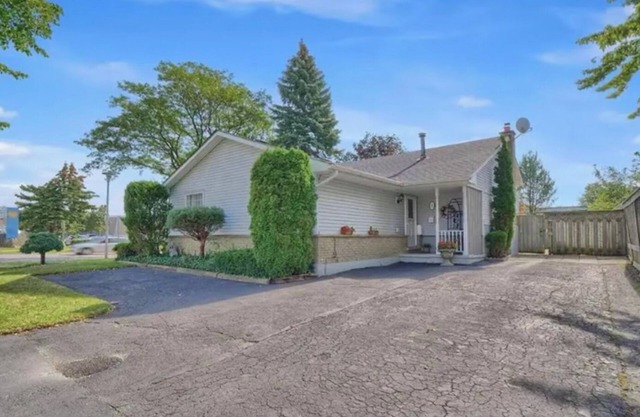 Cheerful 3-bedroom home >near mall, bus, 401 + DT