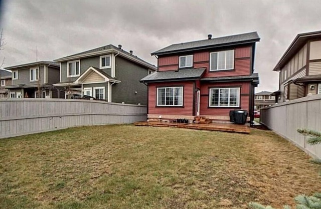 Cheerful 3-bedroom Residential Home With Backyard