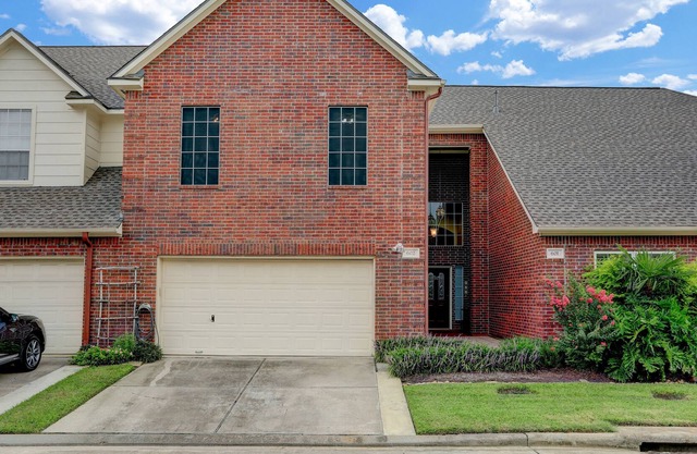 cheerful 3 bedroom townhome
