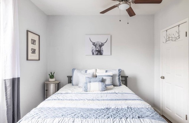 Cheerful 3 bedroom 2 bath with large backyard