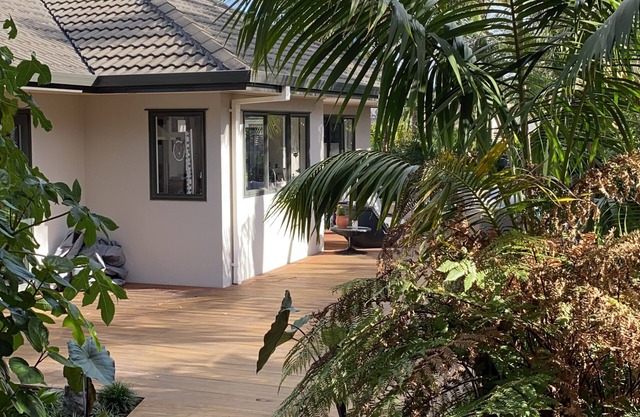 Cheerful 3 BR House Near The Beach Spa Tropical Garden