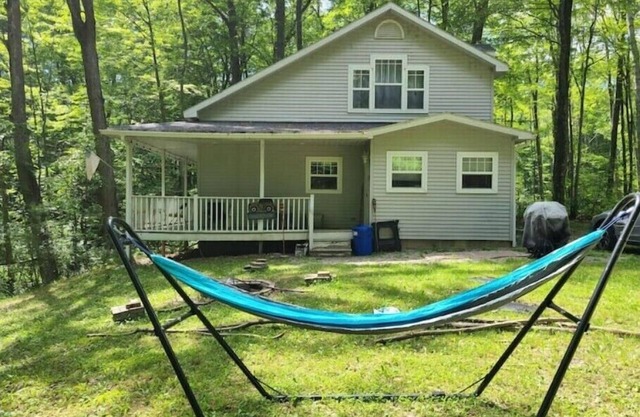 Cheerful 3-brd, 2 full bth cottage with DNR launch lake access on Chippewa Laken