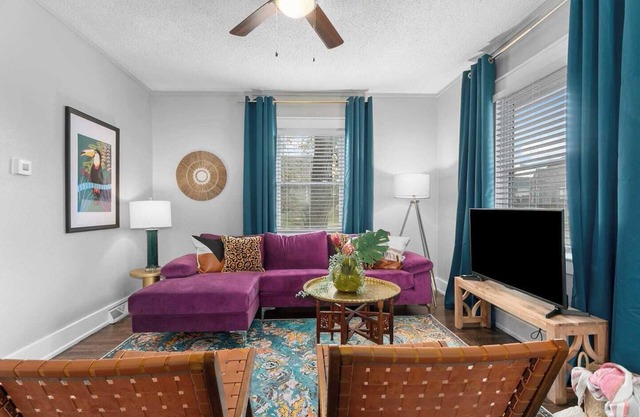 Cheerful 4 Bedroom Home by KU & 39th St. Shops | 4