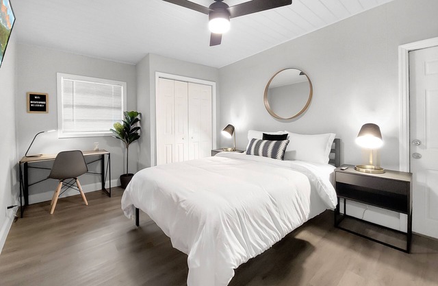 Cheerful 4-bedroom Home near Bush Gardens