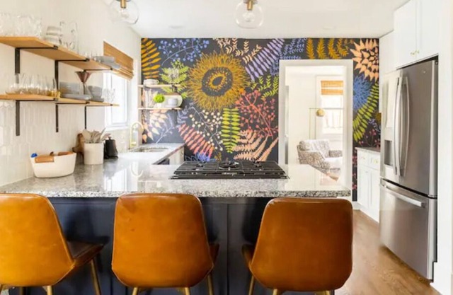 Cheerful 4 bedroom home, open feel + self check-in