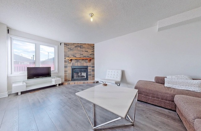 Cheerful and Spacious 6 Bedroom and 4 Bathroom House