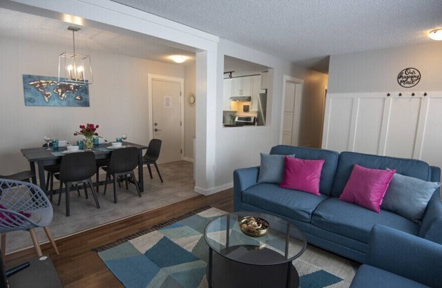 Cheerful Bright 3BDR Quiet Neighborhood Dog Friendly