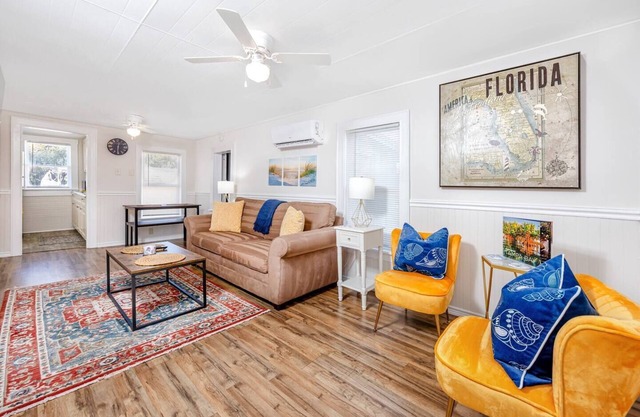 Cheerful Coastal Cottage Close to Beach