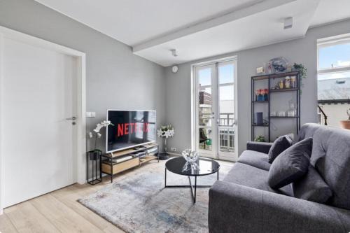 Cheerful Down Town Apartment