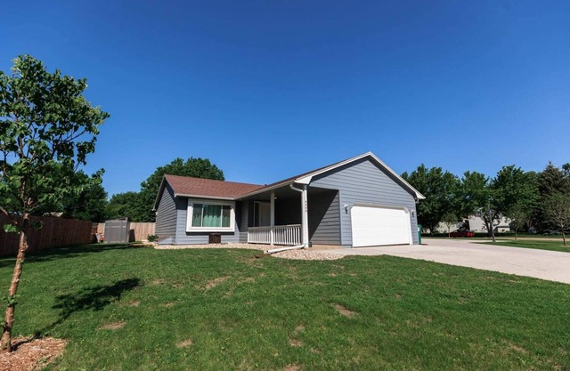Cheerful Family Home w/Basketball Court/Gazebo