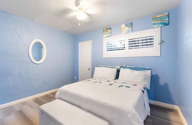 Cheerful one bedroom with free parking and patio.