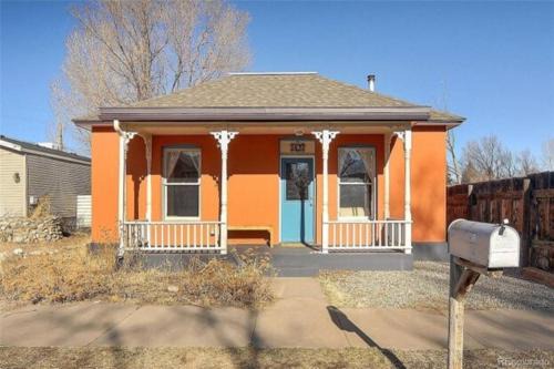 Cheerful, Spacious 3 Bdrm3 Bath