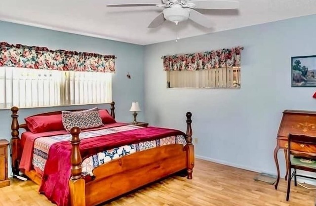 Cheerful Two-Bedroom Abode with Spacious Parking