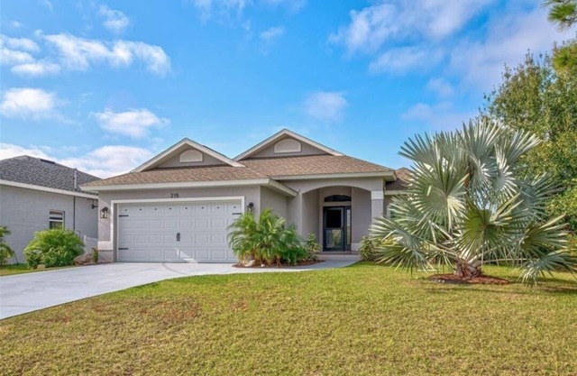 Cheerfully 3bdrm home w/heated pool!