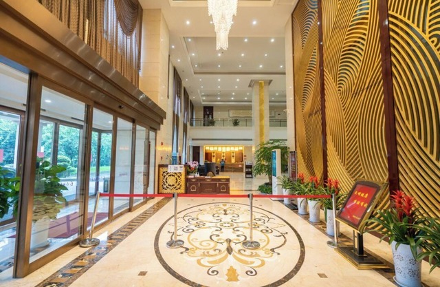 Chengdu Civil Aviation Dragon Hotel