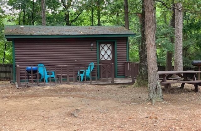 Cherokee Rose, Sleeps 4 guest w/fully stocked kitchen, & Fishing Pond!