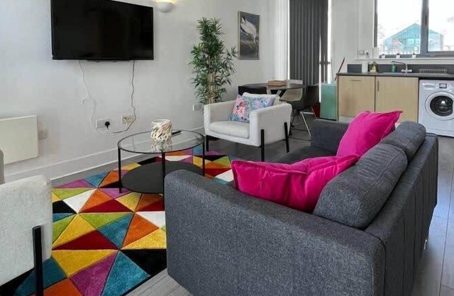 Chertsey - Beautiful 2 Bedroom Apartment 44