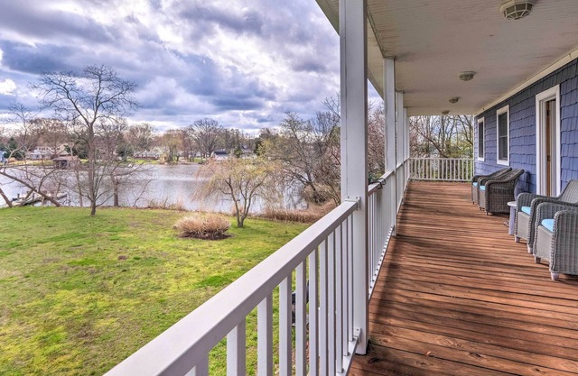 Chesapeake Bay Home: Dock, Decks & Fire Pit!
