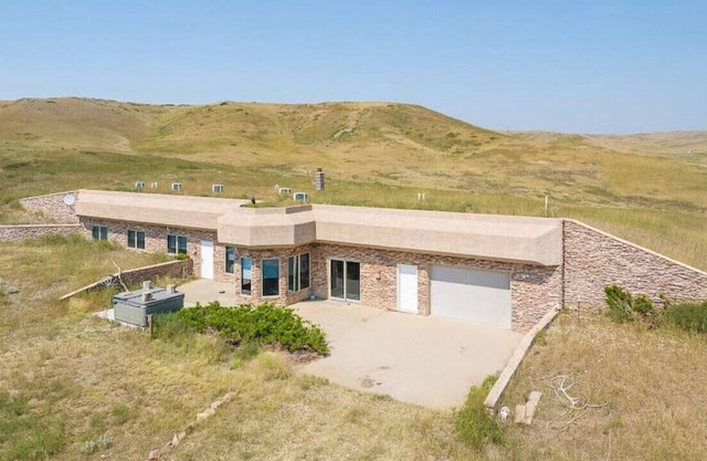 Cheyenne River Ranch 4BR Earth Sheltered Home with Hot Tub!
