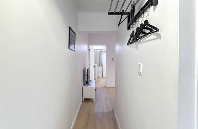 Chic 1-bedroom apartment with fitness room and AC in vibrant Montréal