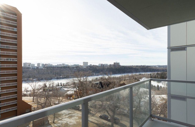 Chic 1BR Apt with Rooftop Patio near Jasper Avenue