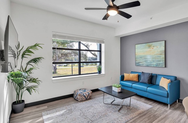 Chic 1BR Retreat w/Full Kitchen, Lounge Access & VIP Tennis | The Well @ SVB