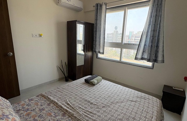 Chic 2-bedroom apartment with WiFi, AC in amazing Pune @ Balewadi High Street