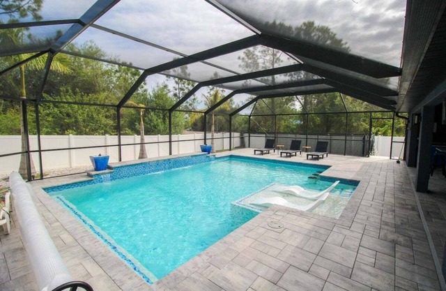 Chic 3 BR Private Pool Home in Lehigh Acres - The Grand Villa